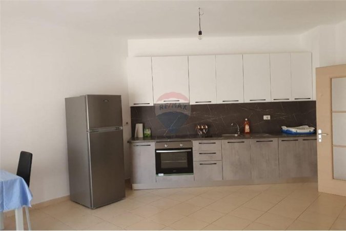 Vlore, jepet me qera apartament 2+1+Ballkon Kati 3, 102 m² 350 € (Blv. Ismail Qemali,Conad, Vlore)