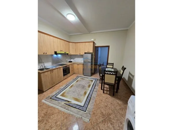Tirane, jepet me qera apartament 2+1 Kati 1, 60 m² 450 € (Jordan Misja)