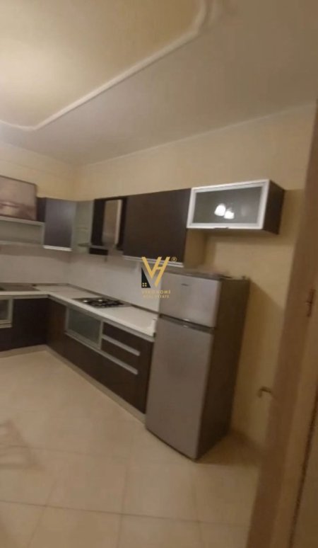 Tirane, jepet me qera apartament 2+1+Ballkon Kati 8, 85 m² 500 € (ASTIR)