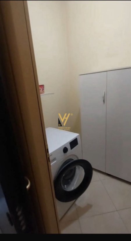 Tirane, jepet me qera apartament 2+1+Ballkon Kati 8, 85 m² 500 € (ASTIR)