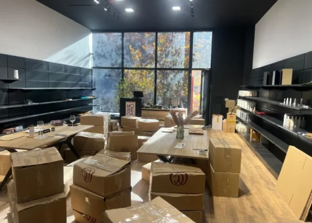 Shqiperi, jepet me qera ambjent biznesi Kati 1, 111 m² 1.500 € (Garden Building, Rruga e Kavajes , 21 Dhjetori)