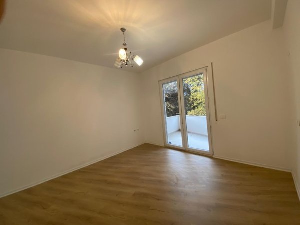 Tirane, jepet me qera apartament 2+1 Kati 4, 115 m² 500 € (Kopshti Botanik)