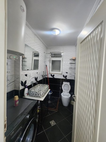 Tirane, jepet me qera apartament 2+1+Ballkon Kati 5, 95 m² 800 € (ZOGU I ZI)