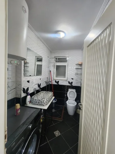 Tirane, jepet me qera apartament 2+1+Ballkon Kati 5, 95 m² 800 € (ZOGU I ZI)