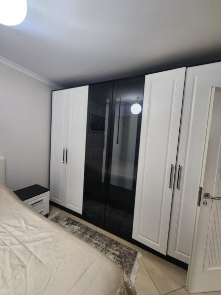 Tirane, jepet me qera apartament 2+1+Ballkon Kati 5, 95 m² 800 € (ZOGU I ZI)