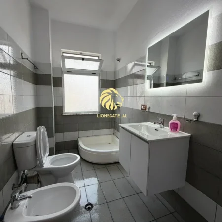 Tirane, jepet me qera apartament 2+1+Ballkon , 75 m² 450 € 