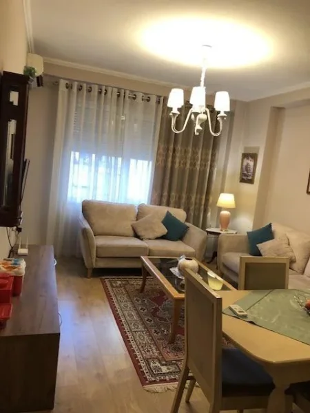 Tirane, jepet me qera apartament 1+1+Aneks+Ballkon Kati 4, 65 m² 370 € (Misto Mame "rr Thoma Gaxhaj)