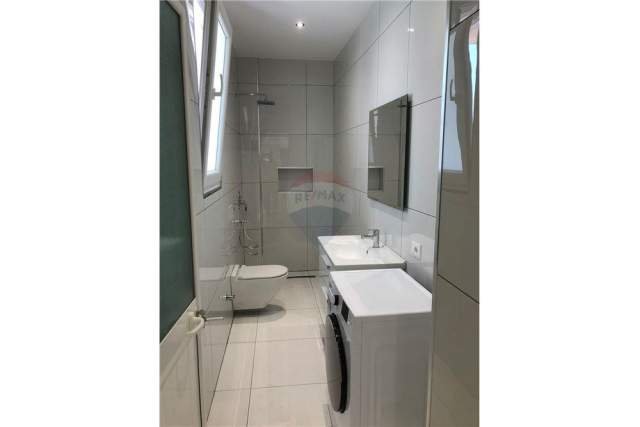 Tirane, jepet me qera apartament 2+1 98 m² 350 Euro (Reshit Maloku)