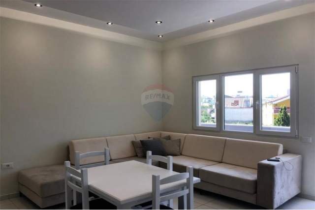 Tirane, jepet me qera apartament 2+1 98 m² 350 Euro (Reshit Maloku)