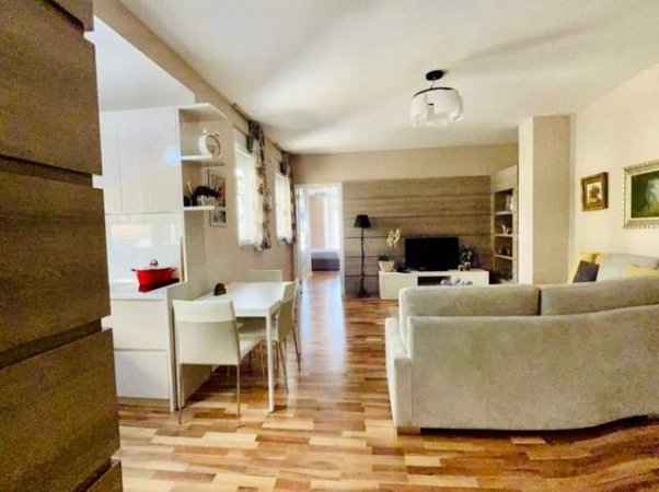 Tirane, jepet me qera apartament 1+1 65 m² 650 Euro (Myslym Shyri)