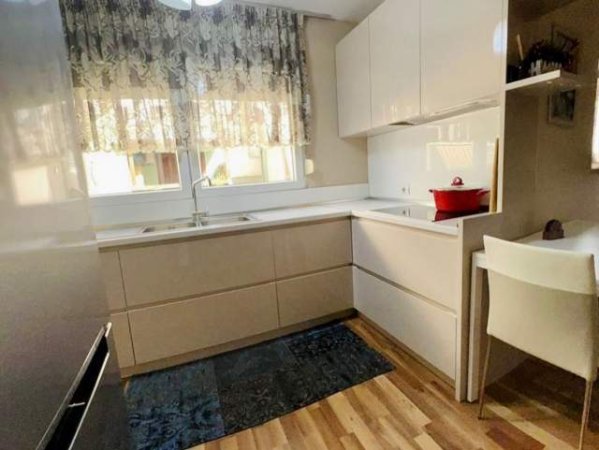 Tirane, jepet me qera apartament 1+1 65 m² 650 Euro (Myslym Shyri)