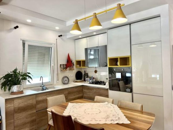 Tirane, shitet apartament 2+1 140 m² 225.000 Euro (Rezidenca Kodra e Diellit 1)