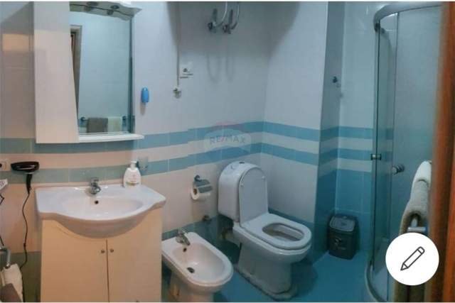 Tirane, jepet me qera apartament 1+1 Kati 3, 73 m² 450 Euro (Pazari ri)
