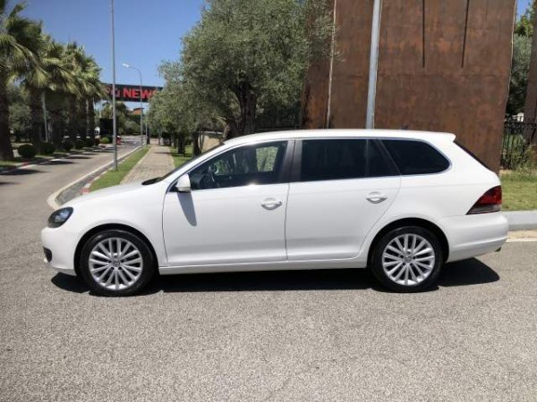 Tirane,  Volkswagen Golf VI Viti 2011,