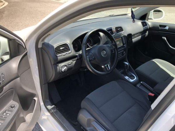 Tirane,  Volkswagen Golf VI Viti 2011,