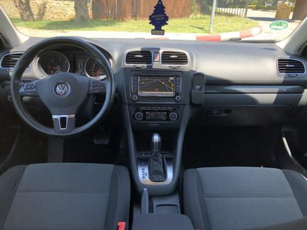 Tirane,  Volkswagen Golf VI Viti 2011,