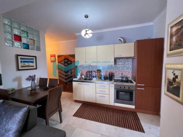 Lungomare, shitet apartament 2+1+BLK Kati 3, 82 m² 1.500 Euro/m2 (Rruga Dhimiter Konomi)