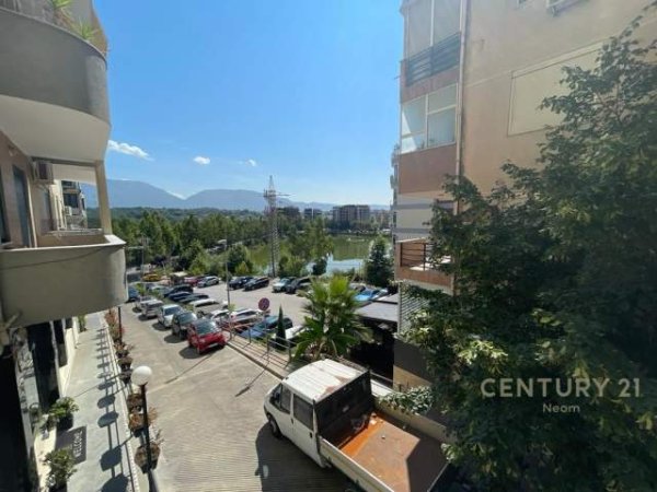 Tirane, shitet apartament 2+1+A+BLK 114 m² 186.000 Euro (liqeni)