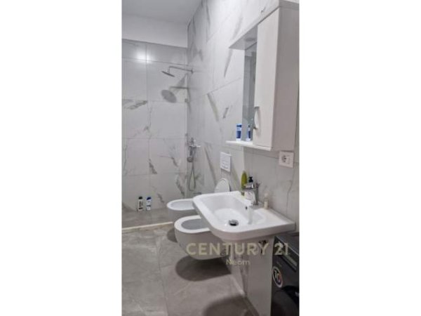 Tirane, jepet me qera apartament 2+1+BLK Kati 4, 70 m² 500 Euro (Kompleksi Mangalem, Ali Demi)
