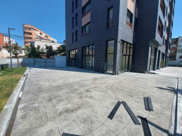 Tirane, jepet me qera ambjent biznesi Kati 0, 116 m² 2.500 Euro (Pazari i ri)