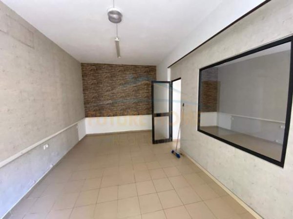 Tirane, jepet me qera ambjent biznesi Kati 0, 180 m² 700 Euro (Pzari i Ri)