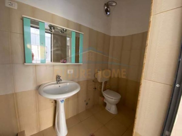Tirane, jepet me qera ambjent biznesi Kati 0, 180 m² 700 Euro (Pzari i Ri)