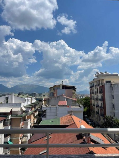Tirane, jepet me qera apartament 2+1+BLK Kati 4, 75 m² 450 Euro (KOPSHTI BOTANIK)