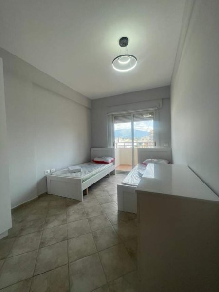 Tirane, jepet me qera apartament 2+1+BLK Kati 4, 75 m² 450 Euro (KOPSHTI BOTANIK)