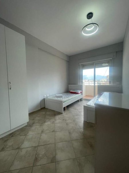 Tirane, jepet me qera apartament 2+1+BLK Kati 4, 75 m² 450 Euro (KOPSHTI BOTANIK)