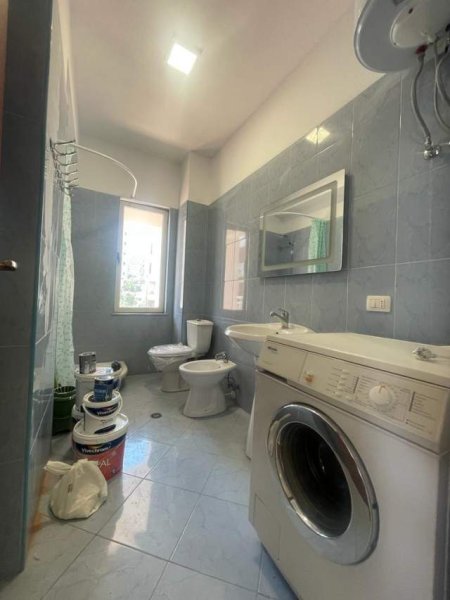 Tirane, jepet me qera apartament 2+1+BLK Kati 4, 75 m² 450 Euro (KOPSHTI BOTANIK)