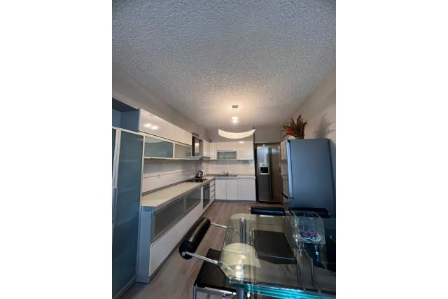 Tirane, jepet me qera apartament Kati 0, 157 m² 800 Euro (Tirana e Re - Rruga e Kosovareve)