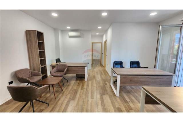Tirane, jepet me qera zyre Kati 2, 82 m² 900 Euro (Blv Gjergj Fishta Kompleksi Delijorgji)