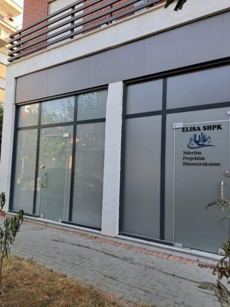 Tirane, jepet me qera dyqan Kati 0, 25 m² 35.000 Leke (4 Deshmoret)