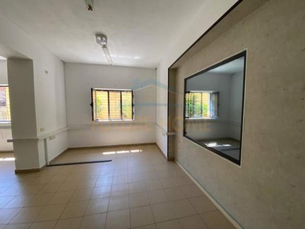 Tirane, jepet me qera ambjent biznesi Kati 0, 180 m² 700 Euro (Pzari i Ri)