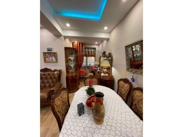 Tirane, shitet apartament 3+1+BLK Kati 8, 144 m² 240.000 Euro (Rruga e Kavajes)