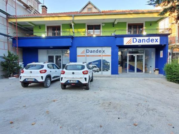Tirane, jepet me qera dyqan Kati 0, 180 m² 1.300 Euro (Sauk)