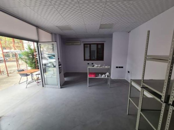 Tirane, jepet me qera dyqan Kati 0, 180 m² 1.300 Euro (Sauk)