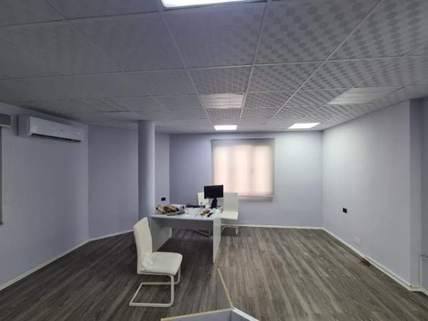 Tirane, jepet me qera dyqan Kati 0, 180 m² 1.300 Euro (Sauk)