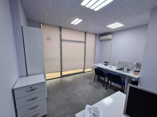 Tirane, jepet me qera dyqan Kati 0, 180 m² 1.300 Euro (Sauk)