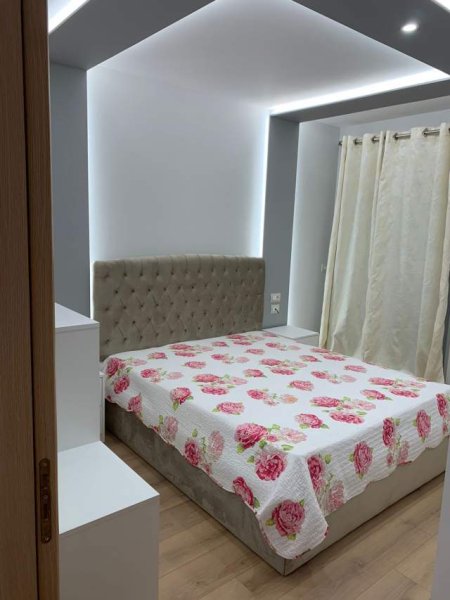 Tirane, jepet me qera apartament 1+1 Kati 3, 55 m² 500 Euro (Liqeni i Thate)