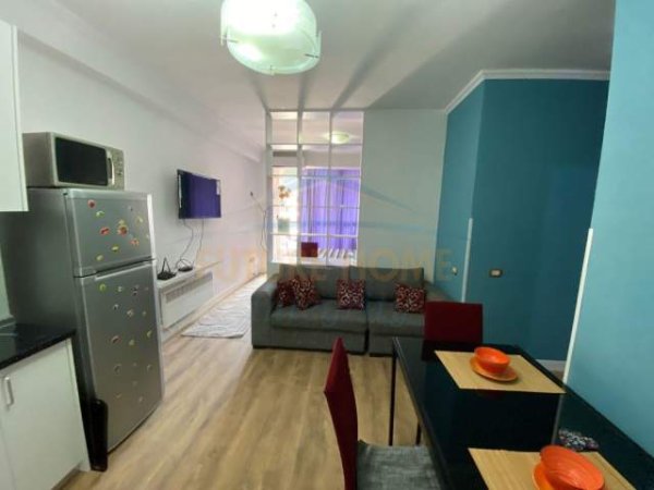 Tirane, jepet me qera apartament 1+1 Kati 6, 43 m² 320 Euro (Prane lokal bohem)