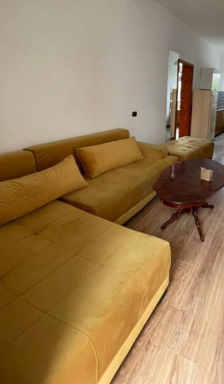Tirane, jepet me qera apartament 2+1 Kati 4, 80 m² 300 Euro (Pran Restorant Durresit)