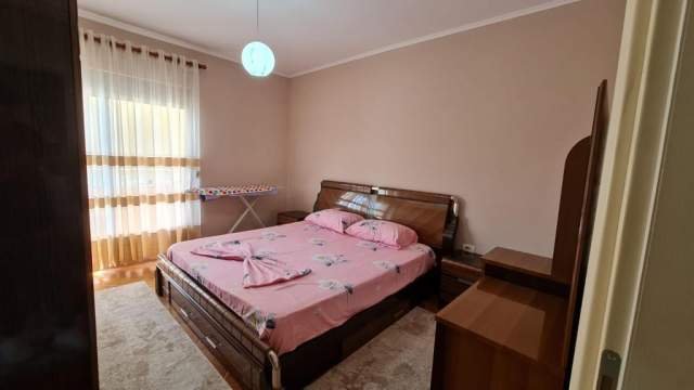 Tirane, jepet me qera zyre Kati 10, 124 m² 150 Euro (Faik Konica)