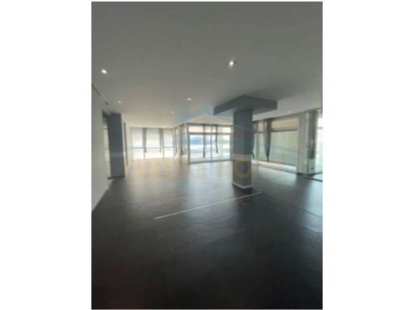 Tirane, jepet me qera ambjent biznesi Kati 12, 630 m² 6.900 Euro (Rruga Elbasanit)