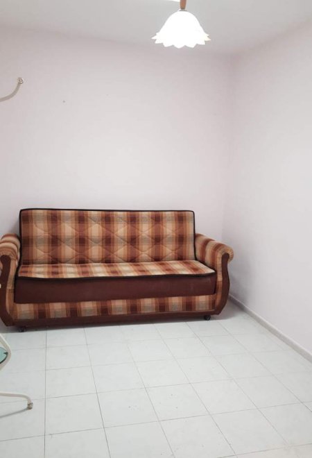 Tirane, jepet me qera Vile 1+1 Kati 3, 60 m² 29.000 Leke (Perball Karburant Gazhelit)