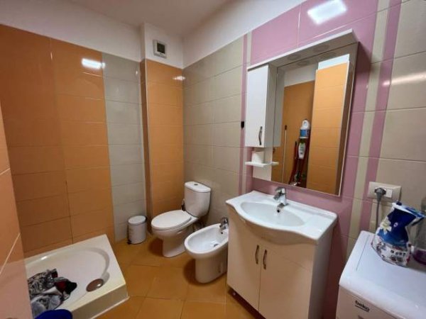 Tirane, jepet me qera apartament Kati 3, 70 m² 500 Euro (liqeni i thate)
