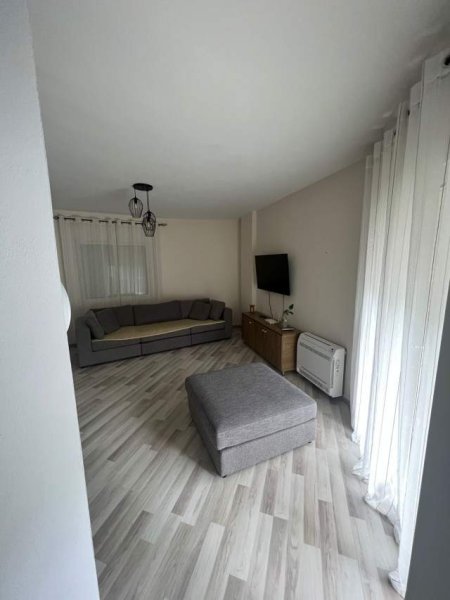 Tirane, jepet me qera apartament 1+1+BLK Kati 3, 64 m² 350 Euro (rruga e Dajtit)