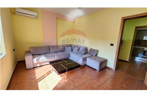 Tirane, jepet me qera 2+1 Kati 5, 82 m² 600 Euro