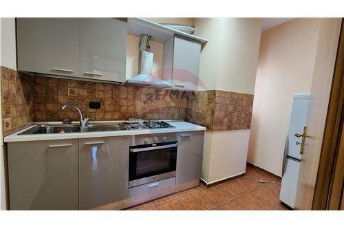 Tirane, jepet me qera 2+1 Kati 5, 82 m² 600 Euro