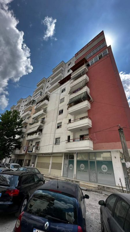 Tirane, shitet apartament 2+1+BLK Kati 3, 103 m² 95.000 Euro (Rruga Foto Xhavella)